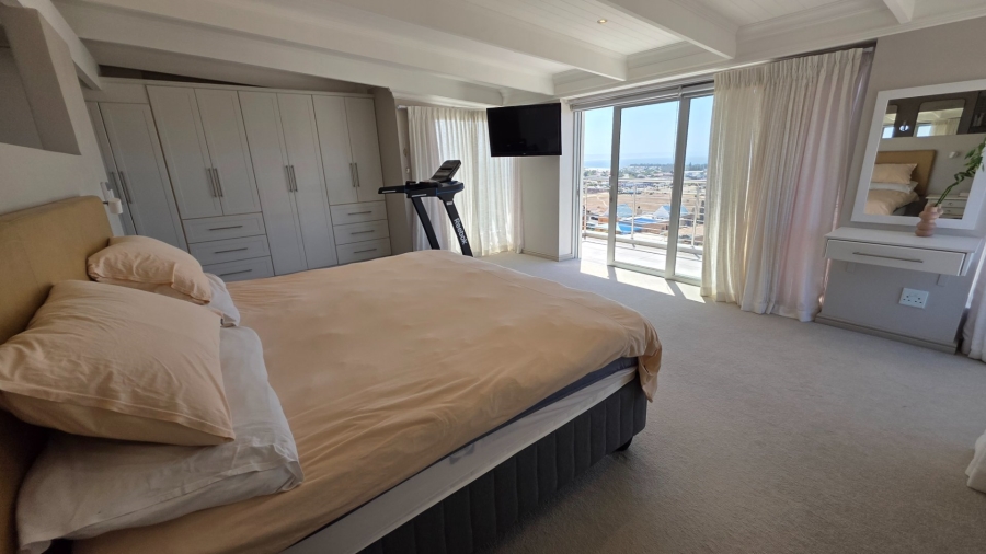 4 Bedroom Property for Sale in Hartenbos Heuwels Western Cape